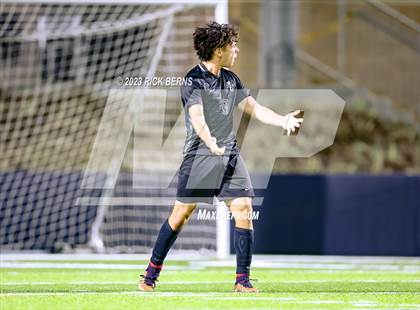 Thumbnail 2 in Grand Oaks vs Eisenhower (UIL6A RegionII Bi-district playoffs) photogallery.