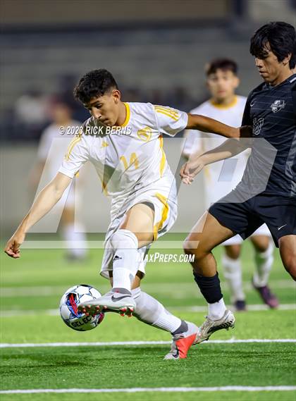 Thumbnail 2 in Grand Oaks vs Eisenhower (UIL6A RegionII Bi-district playoffs) photogallery.