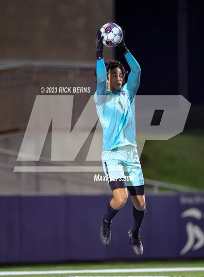 Thumbnail 2 in Grand Oaks vs Eisenhower (UIL6A RegionII Bi-district playoffs) photogallery.