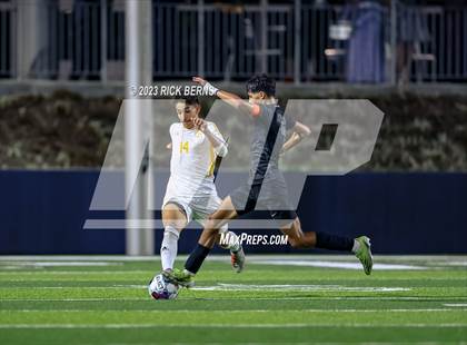 Thumbnail 1 in Grand Oaks vs Eisenhower (UIL6A RegionII Bi-district playoffs) photogallery.