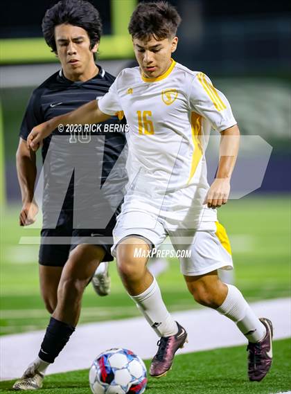 Thumbnail 3 in Grand Oaks vs Eisenhower (UIL6A RegionII Bi-district playoffs) photogallery.