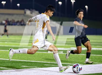 Thumbnail 2 in Grand Oaks vs Eisenhower (UIL6A RegionII Bi-district playoffs) photogallery.