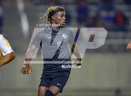 Thumbnail 1 in Grand Oaks vs Eisenhower (UIL6A RegionII Bi-district playoffs) photogallery.