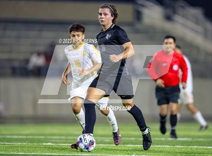 Thumbnail 2 in Grand Oaks vs Eisenhower (UIL6A RegionII Bi-district playoffs) photogallery.