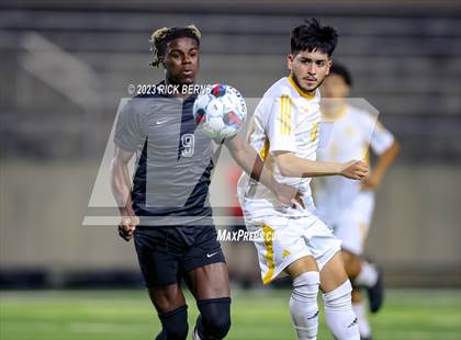 Thumbnail 3 in Grand Oaks vs Eisenhower (UIL6A RegionII Bi-district playoffs) photogallery.
