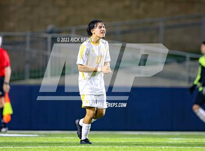 Thumbnail 3 in Grand Oaks vs Eisenhower (UIL6A RegionII Bi-district playoffs) photogallery.