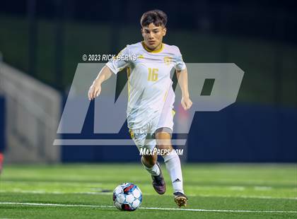 Thumbnail 3 in Grand Oaks vs Eisenhower (UIL6A RegionII Bi-district playoffs) photogallery.