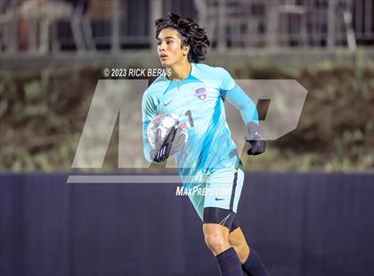 Thumbnail 2 in Grand Oaks vs Eisenhower (UIL6A RegionII Bi-district playoffs) photogallery.