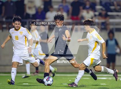 Thumbnail 1 in Grand Oaks vs Eisenhower (UIL6A RegionII Bi-district playoffs) photogallery.