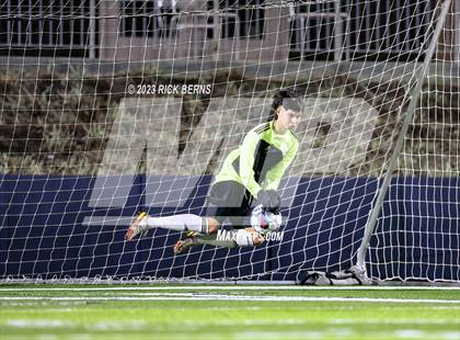Thumbnail 3 in Grand Oaks vs Eisenhower (UIL6A RegionII Bi-district playoffs) photogallery.