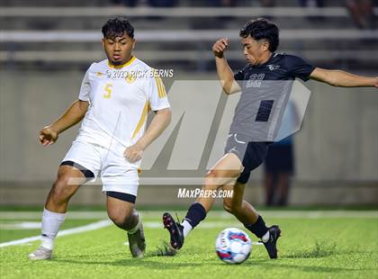 Thumbnail 2 in Grand Oaks vs Eisenhower (UIL6A RegionII Bi-district playoffs) photogallery.