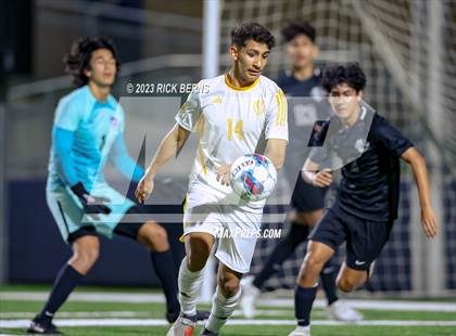 Thumbnail 3 in Grand Oaks vs Eisenhower (UIL6A RegionII Bi-district playoffs) photogallery.