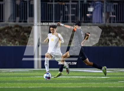 Thumbnail 3 in Grand Oaks vs Eisenhower (UIL6A RegionII Bi-district playoffs) photogallery.