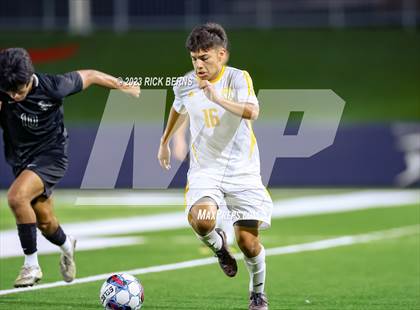 Thumbnail 2 in Grand Oaks vs Eisenhower (UIL6A RegionII Bi-district playoffs) photogallery.