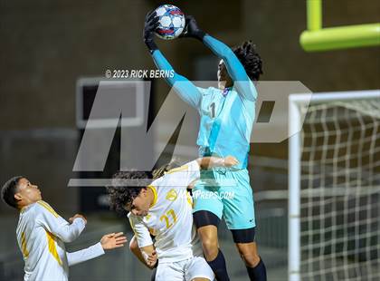 Thumbnail 2 in Grand Oaks vs Eisenhower (UIL6A RegionII Bi-district playoffs) photogallery.