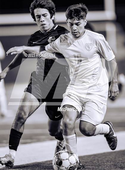 Thumbnail 3 in Grand Oaks vs Eisenhower (UIL6A RegionII Bi-district playoffs) photogallery.