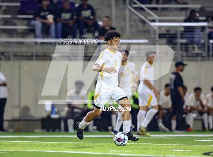 Thumbnail 2 in Grand Oaks vs Eisenhower (UIL6A RegionII Bi-district playoffs) photogallery.
