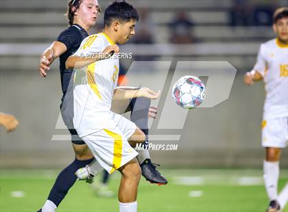 Thumbnail 3 in Grand Oaks vs Eisenhower (UIL6A RegionII Bi-district playoffs) photogallery.