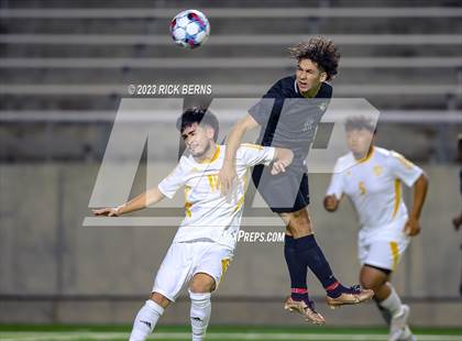 Thumbnail 3 in Grand Oaks vs Eisenhower (UIL6A RegionII Bi-district playoffs) photogallery.