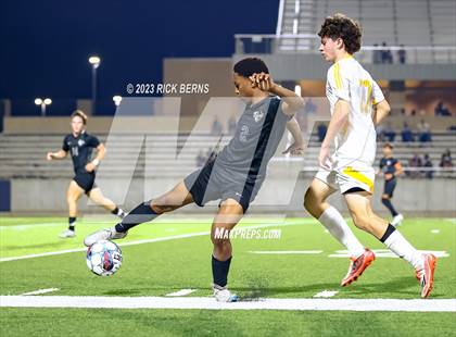 Thumbnail 1 in Grand Oaks vs Eisenhower (UIL6A RegionII Bi-district playoffs) photogallery.