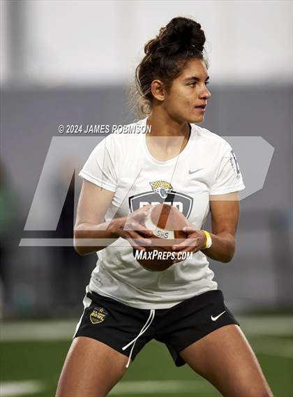 Thumbnail 3 in Jaguars QB Skills Challenge photogallery.