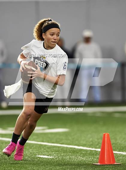 Thumbnail 3 in Jaguars QB Skills Challenge photogallery.