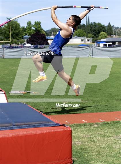 Thumbnail 3 in CIF NS Division 2 Finals (Pole Vault) photogallery.