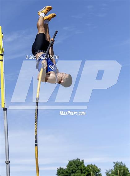 Thumbnail 2 in CIF NS Division 2 Finals (Pole Vault) photogallery.