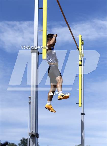 Thumbnail 2 in CIF NS Division 2 Finals (Pole Vault) photogallery.