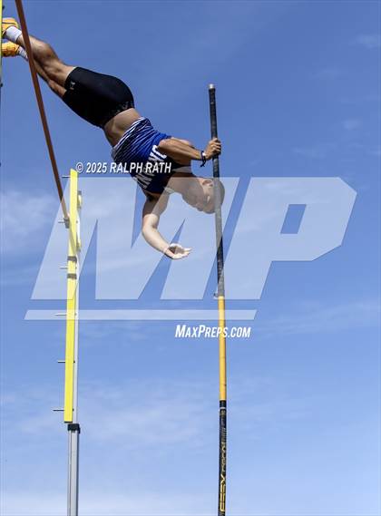 Thumbnail 2 in CIF NS Division 2 Finals (Pole Vault) photogallery.