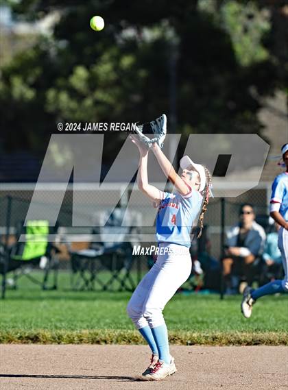 Thumbnail 1 in Aragon vs Hillsdale (Chanteloup) photogallery.