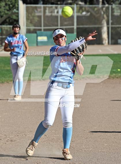 Thumbnail 3 in Aragon vs Hillsdale (Chanteloup) photogallery.