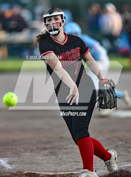 Thumbnail 3 in Aragon vs Hillsdale (Chanteloup) photogallery.