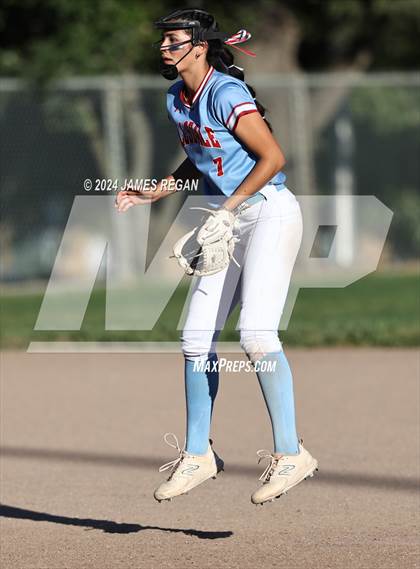 Thumbnail 2 in Aragon vs Hillsdale (Chanteloup) photogallery.