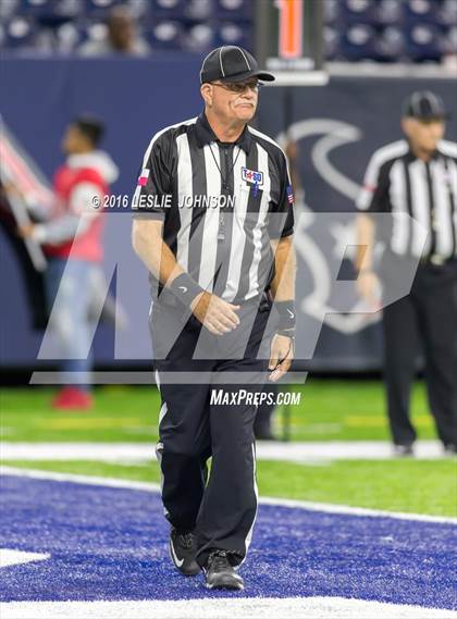 Thumbnail 2 in Clear Brook vs. Kingwood (6A Bi-District Playoff) photogallery.