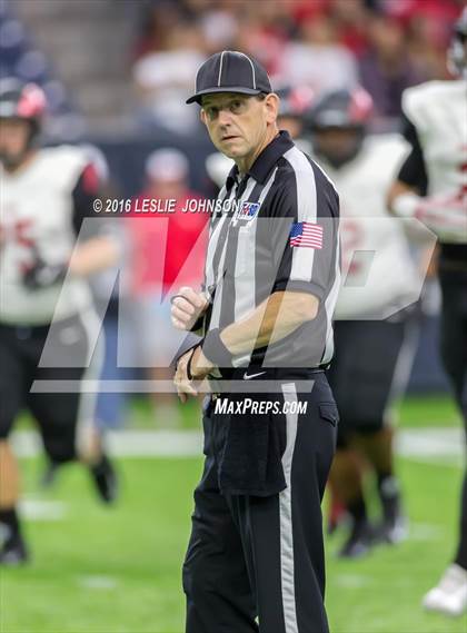 Thumbnail 1 in Clear Brook vs. Kingwood (6A Bi-District Playoff) photogallery.