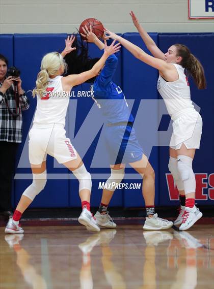 Thumbnail 2 in Westlake vs Lehman photogallery.