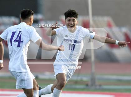 Thumbnail 3 in Cathedral vs. Loyola (CIF State SoCal Regional D1 Final) photogallery.