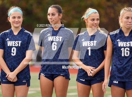 Thumbnail 3 in Southside vs Smithtown West (NYSPHSAA Class 2A Regional)  photogallery.