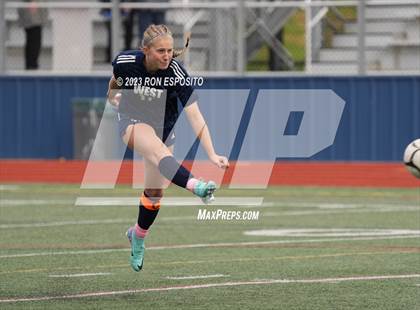 Thumbnail 2 in Southside vs Smithtown West (NYSPHSAA Class 2A Regional)  photogallery.