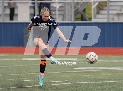 Thumbnail 1 in Southside vs Smithtown West (NYSPHSAA Class 2A Regional)  photogallery.