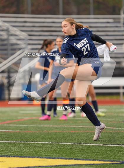 Thumbnail 2 in Southside vs Smithtown West (NYSPHSAA Class 2A Regional)  photogallery.