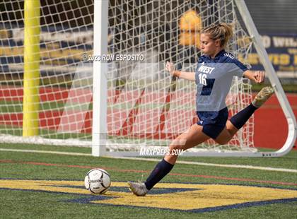 Thumbnail 2 in Southside vs Smithtown West (NYSPHSAA Class 2A Regional)  photogallery.