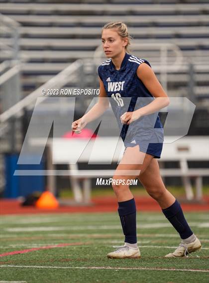 Thumbnail 1 in Southside vs Smithtown West (NYSPHSAA Class 2A Regional)  photogallery.