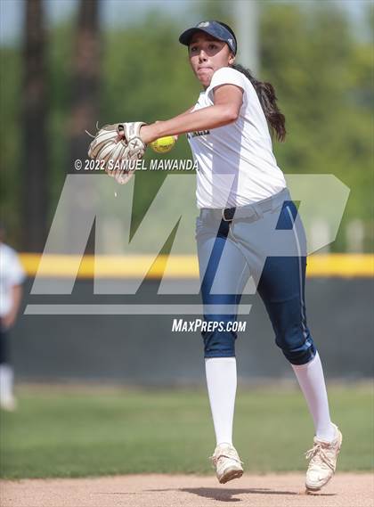Thumbnail 3 in  Notre Dame (SO) @ Harvard-Westlake photogallery.