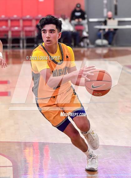 Thumbnail 2 in Aliso Niguel vs. Foothill (Nike Extravaganza) photogallery.