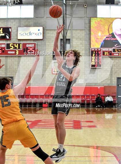 Thumbnail 3 in Aliso Niguel vs. Foothill (Nike Extravaganza) photogallery.