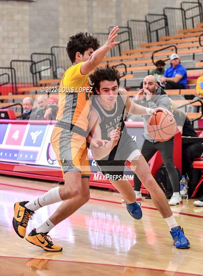 Thumbnail 2 in Aliso Niguel vs. Foothill (Nike Extravaganza) photogallery.