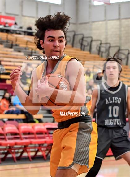 Thumbnail 1 in Aliso Niguel vs. Foothill (Nike Extravaganza) photogallery.