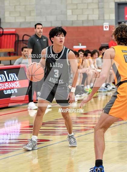 Thumbnail 2 in Aliso Niguel vs. Foothill (Nike Extravaganza) photogallery.